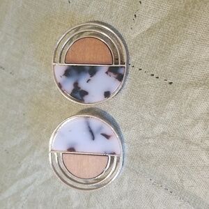 bold earrings, metal, wood, plastic EUC 🎯